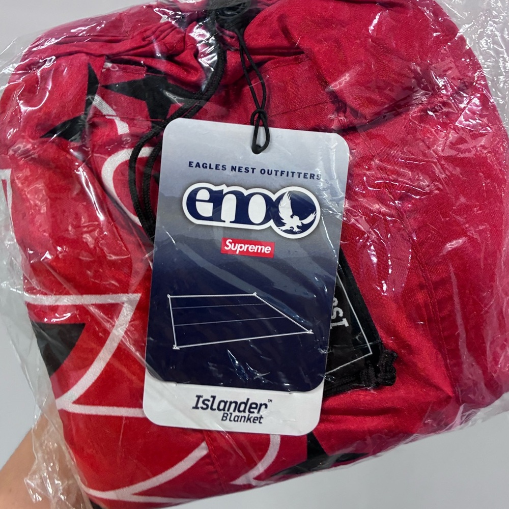 Supreme Islander blanket